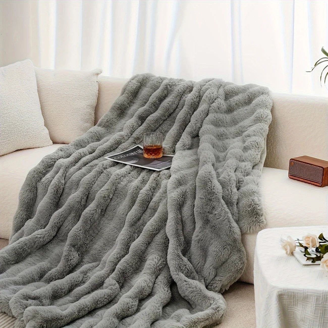 Cozy Faux Rabbit Fleece Blanket - Soft Warm Throw for Bedroom